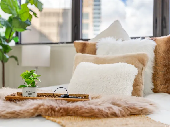 600 Queen St APT 612, Honolulu, HI 96813