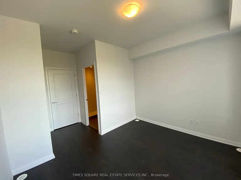 1050 Portage Pkwy #Townhouse 32 — Photo 25