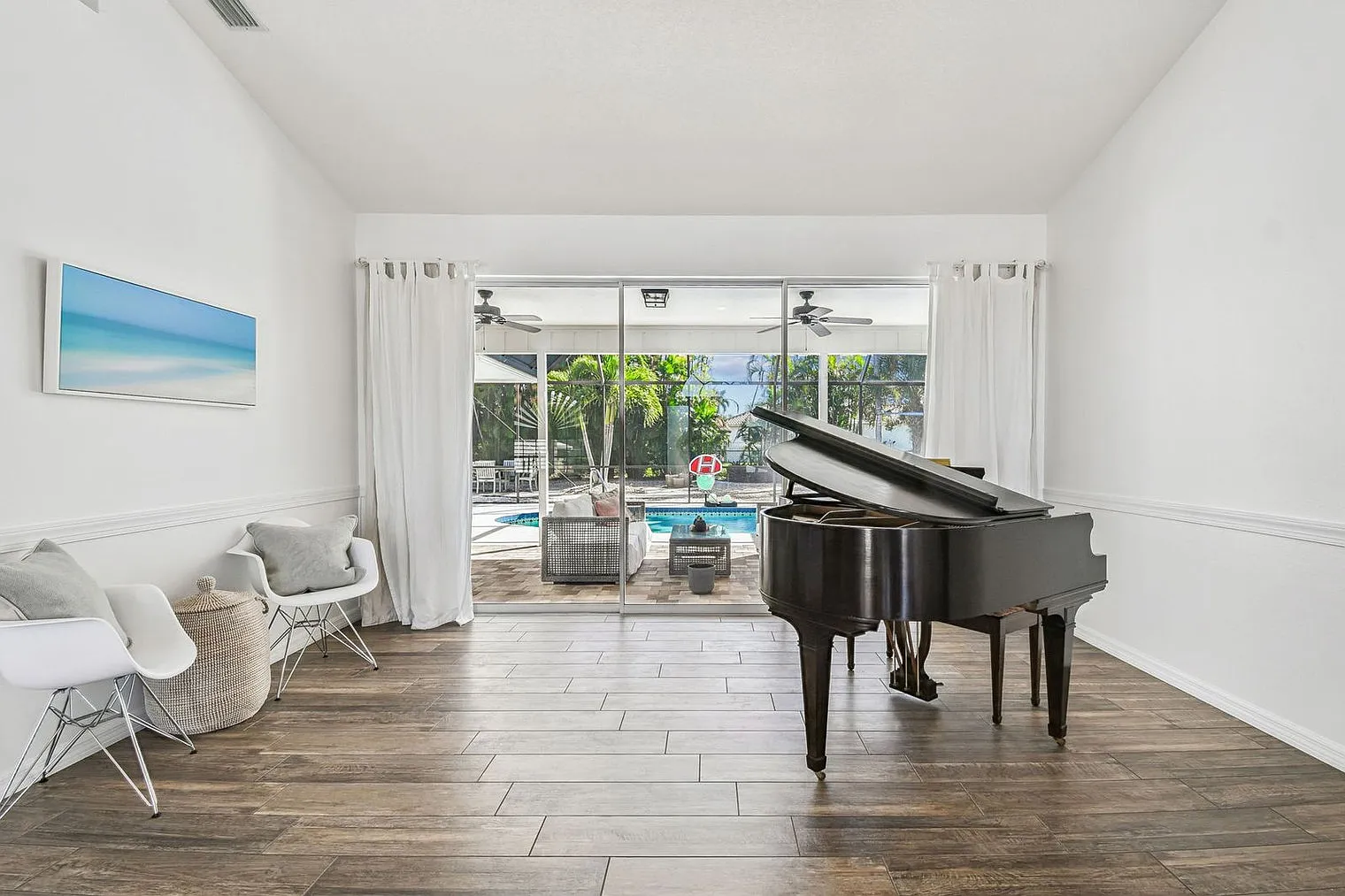 3 bed, 2.5 bath, 2561 sqft, $7,050 — Photo 1