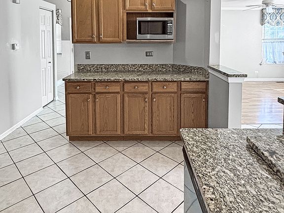 5th image of 817 Blue Spruce Ct #1