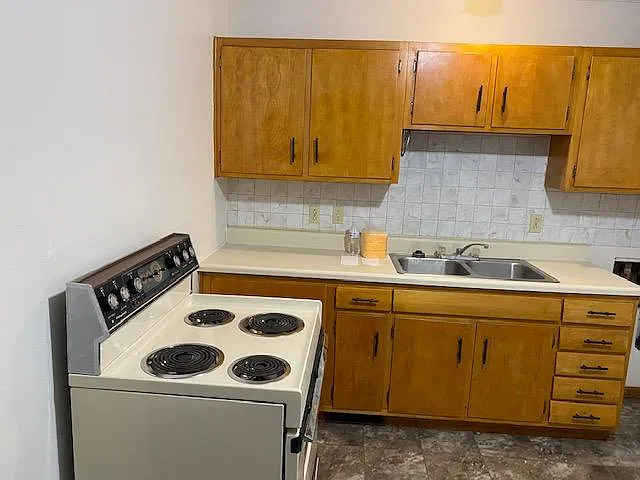 3 bed, 825 sqft, $950 — Photo 4