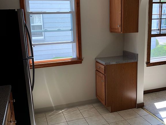 2nd image of 125 Woodward Ave #L