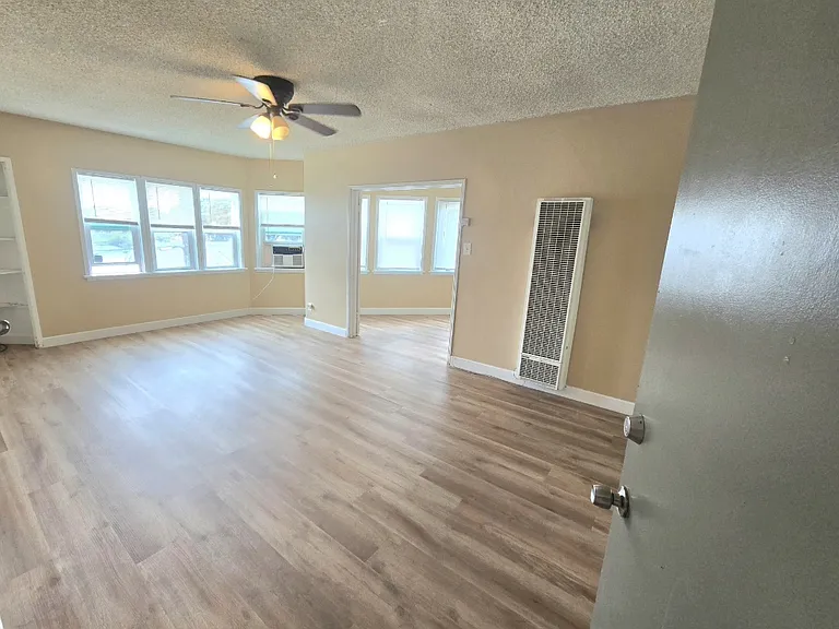 13415 Bailey St — Photo 2