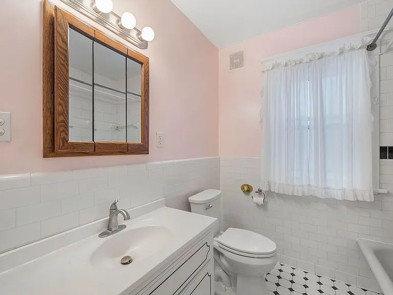 122 Stratford Rd — Photo 10