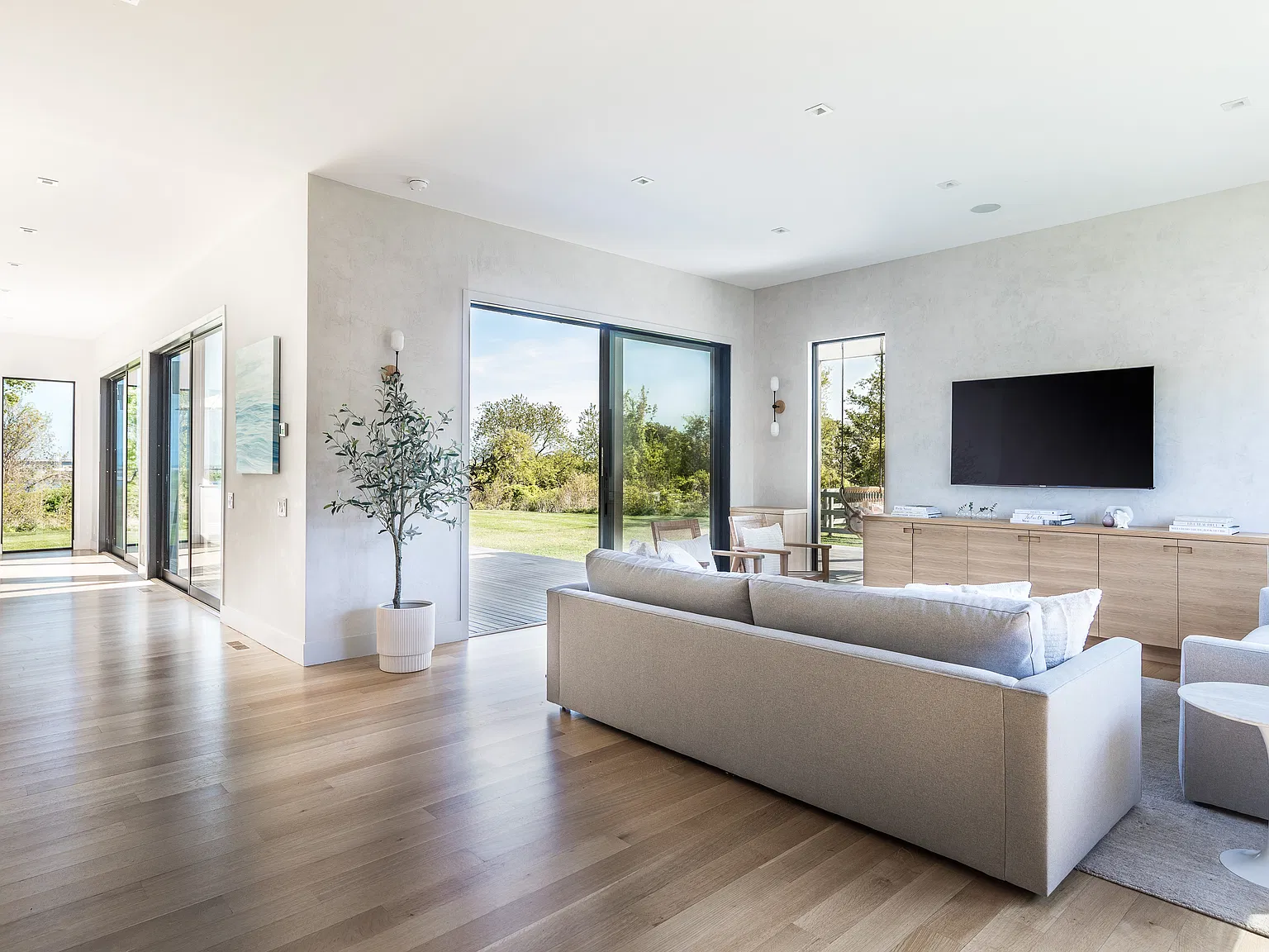 Ocean View Modern House — Photo 3