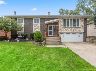 15309 Walnut Rd, Oak Forest, IL 60452