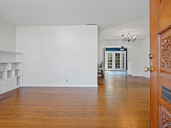 4th image of 4936 Helen Way