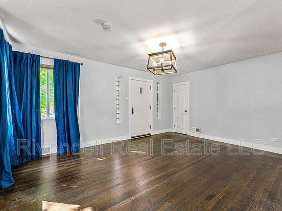 4th image of 1456 N Elm St