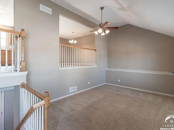 4th image of 120 Twin Cedar St