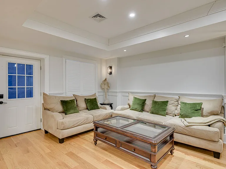 18 Sea Gate Ave — Photo 20
