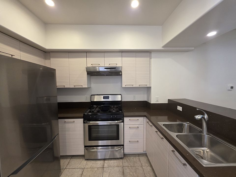 1st image of 14618 Sylvan St APT 302