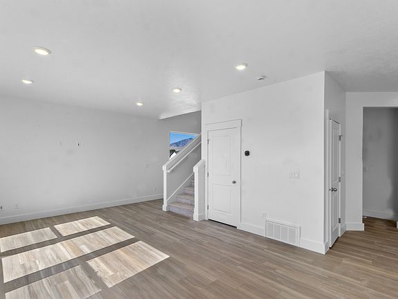 4th image of 511 S Rivergate Dr