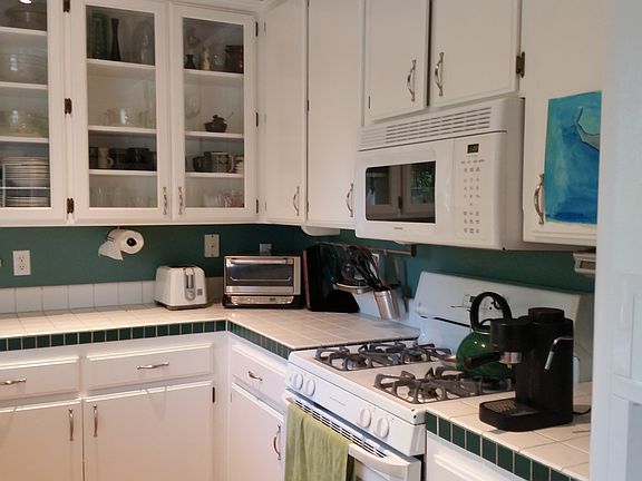 Kitchen w/ great storage