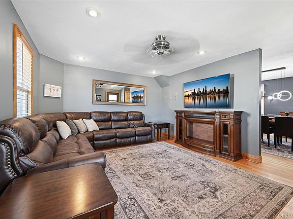 4th image of 234 Islip Boulevard