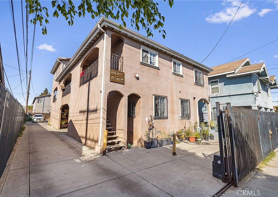 1st image of 879 E 40th Pl