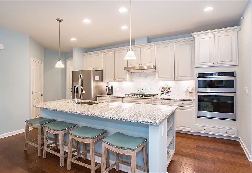 1st image of 10 Weathervane Dr #20