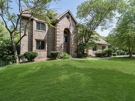 2nd image of 9131 Pinecreek Ct