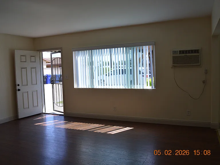 14233 Broadway — Photo 9