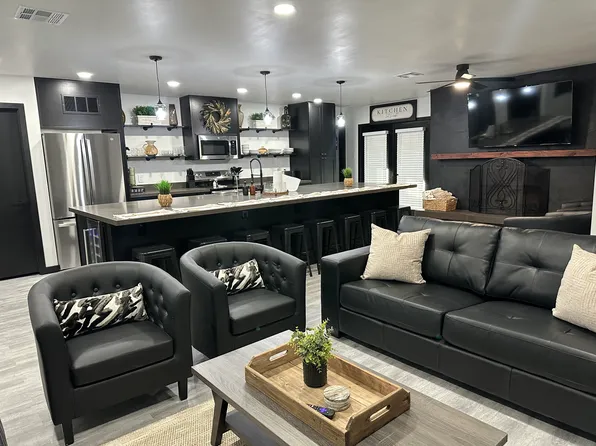 5529 W Zoe Ella Way, Glendale, AZ 85306