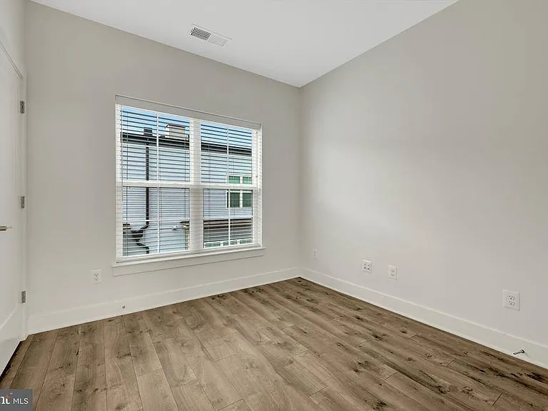 11247 Beaker St — Photo 32