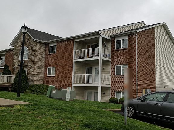 2nd image of 10260 Crossbow Ct APT 11
