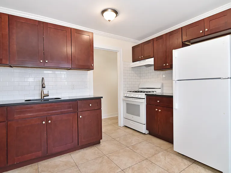 105 5th Ave #3D — Photo 2