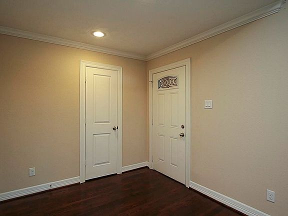 4th image of 5742 Claridge Dr