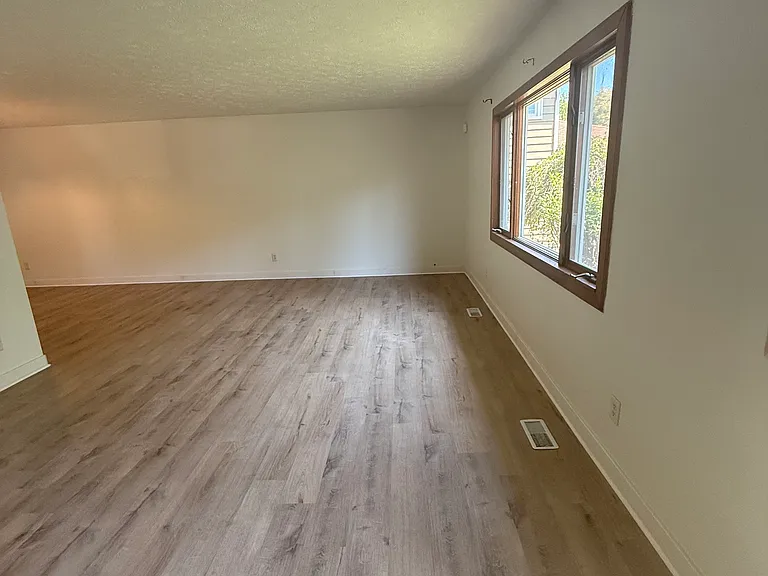 6580 Forest Glen Ave — Photo 15
