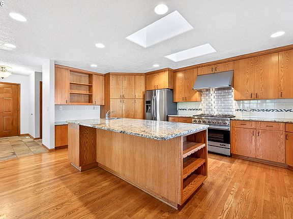 3rd image of 387 NE 15th Ct