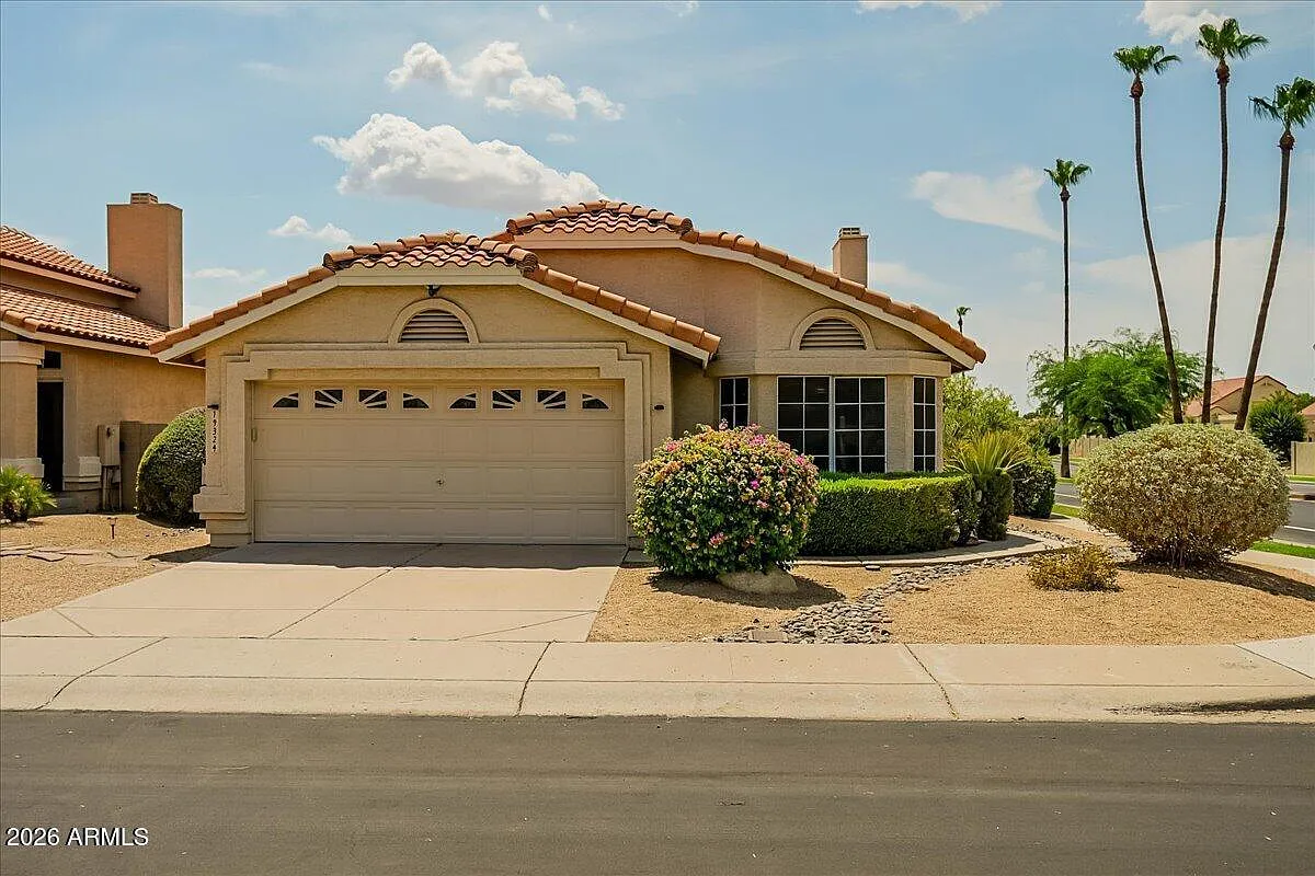 3 bed, 2.0 bath, 1567 sqft, $2,200 — Photo 2