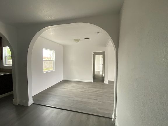 4th image of 140 Bliss St