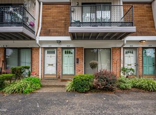 208 Fairfax Ave, Saint Matthews, KY 40207
