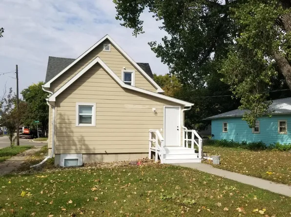 547 2nd St SW #1, Jamestown, ND 58401