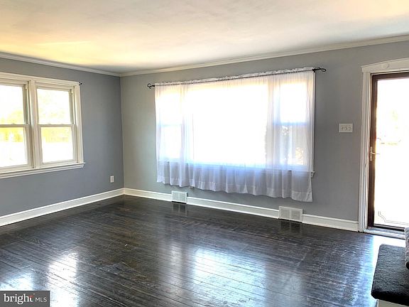 4th image of 538 Sherwood Ave