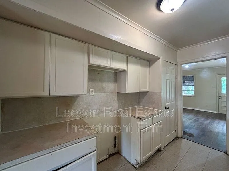 4 bed, 1.5 bath, 1202 sqft, $895 — Photo 3