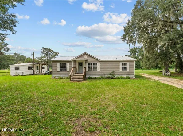 703 WALKER Drive, Interlachen, FL 32148