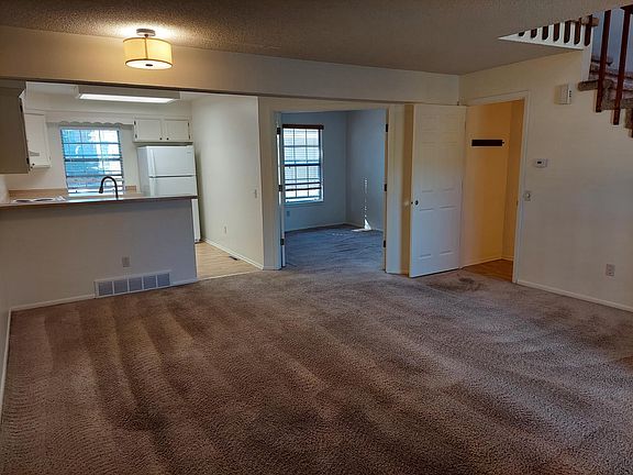 4th image of 2041 S Helena St