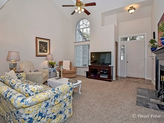 2nd image of 2 Larkspur Ct