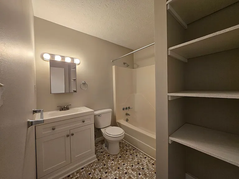 Creekwood Apartments - Farmington — Photo 30