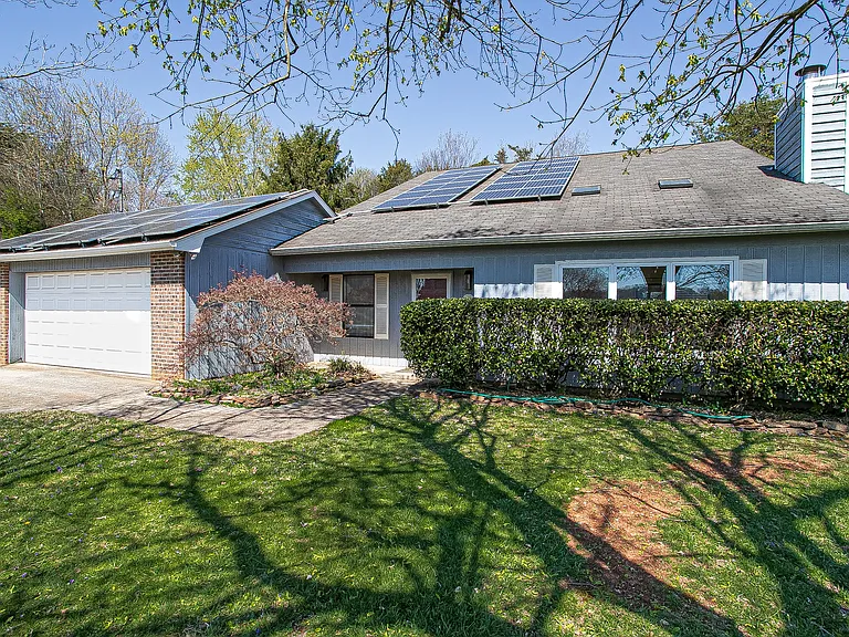928 Tree Trunk Rd — Photo 1