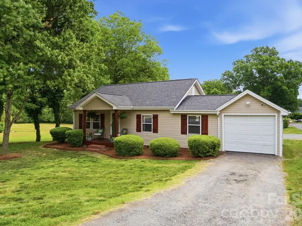215 W Dallas Rd, Stanley, NC 28164