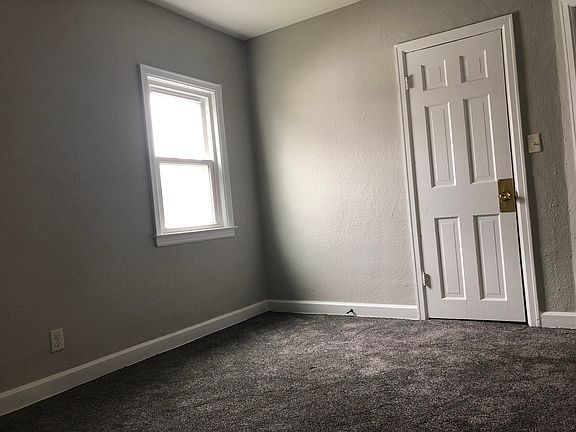 4th image of 527 Parkway Ave