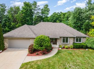 3216 Walden Woods Dr, Midland, MI