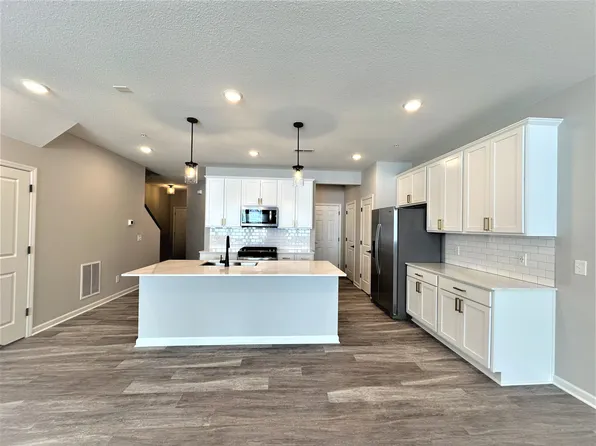 196 Junco Rd, Lake Elmo, MN 55042