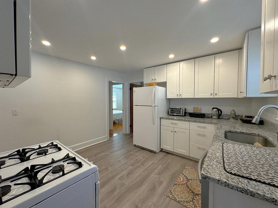 1st image of 15 Grove St #2