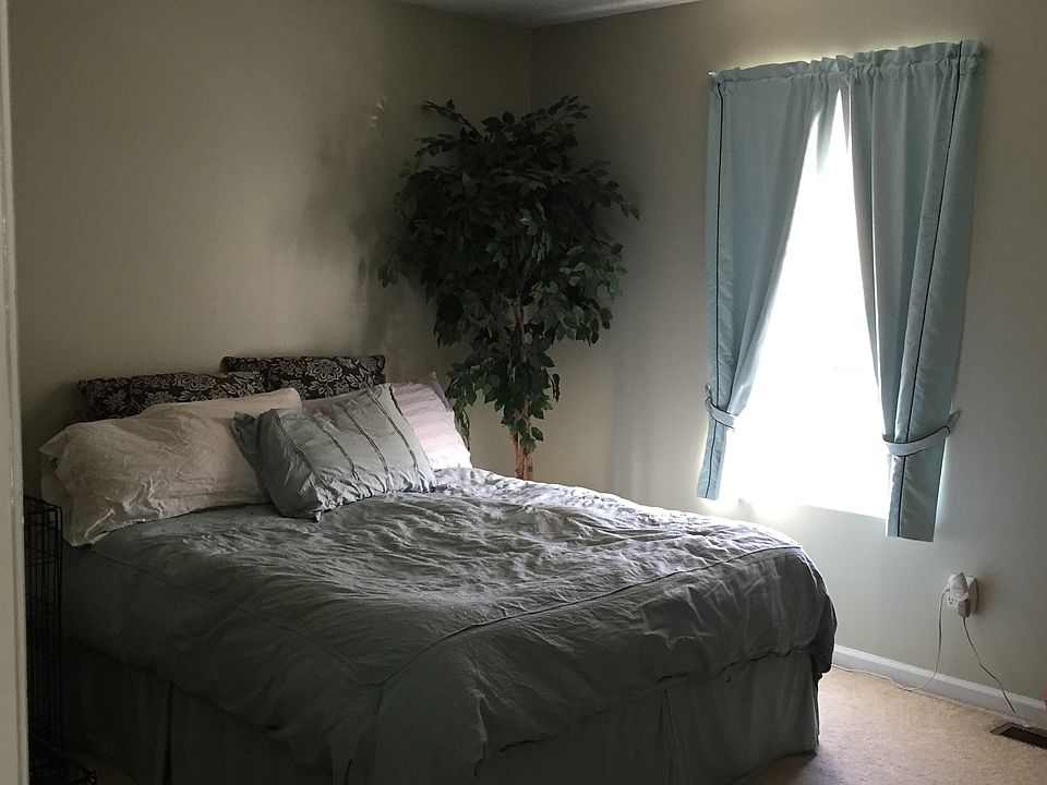 Guest bedroom