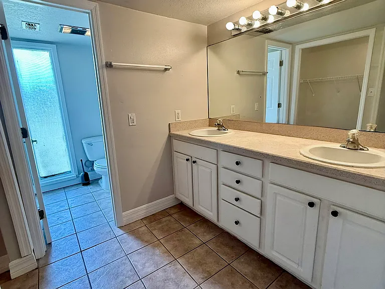2075 Corner Lake Dr — Photo 13
