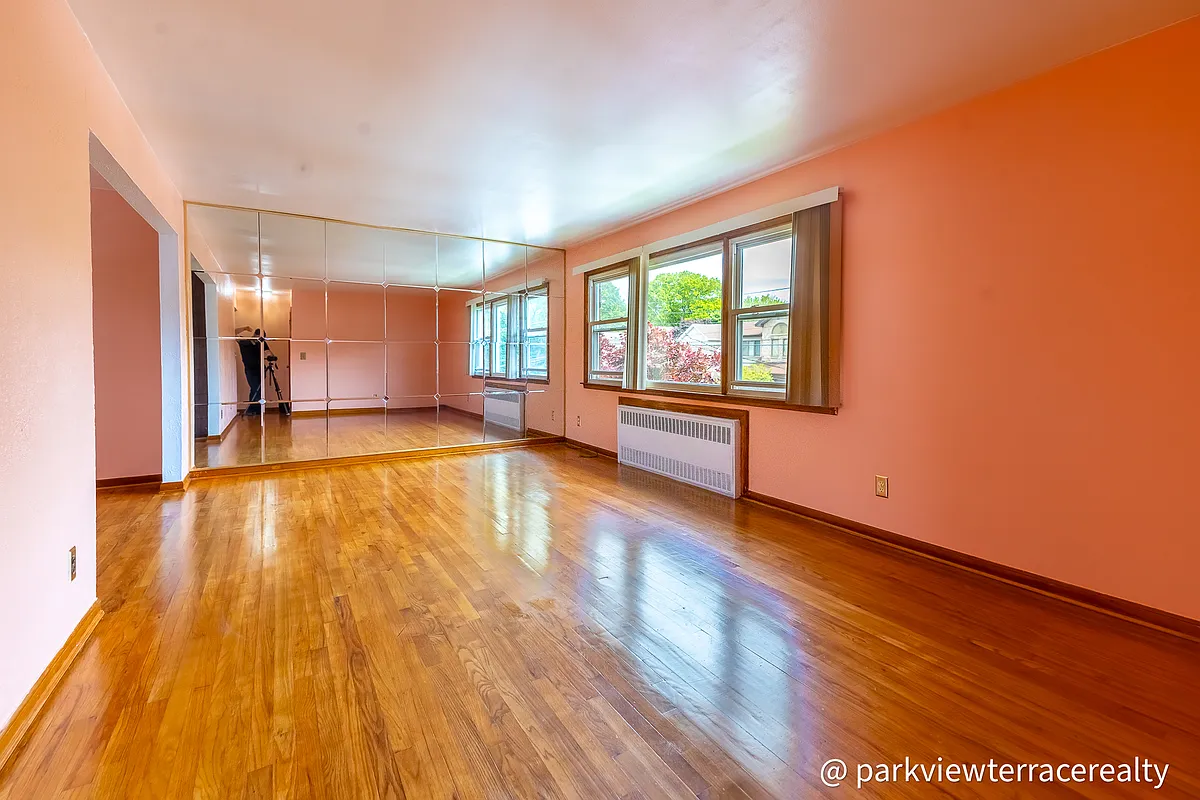 Building Photo - 192 Raritan Ave #2
