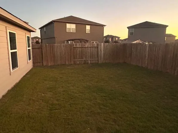 324 Yearwood Ln, Jarrell, TX 76537