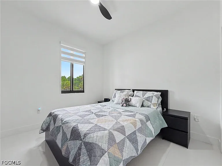 402 Thompson Ave — Photo 19